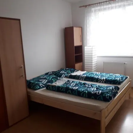 Peškova, O 2 Pokojích S Terasou Apartamento