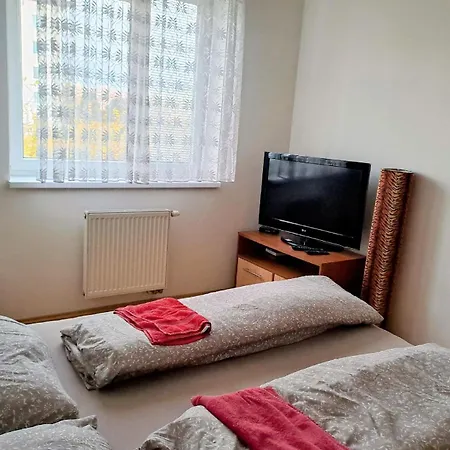 Peškova, O 2 Pokojích S Terasou Apartamento